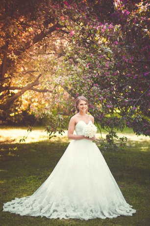 Классическое платье с небольшим шлейфом