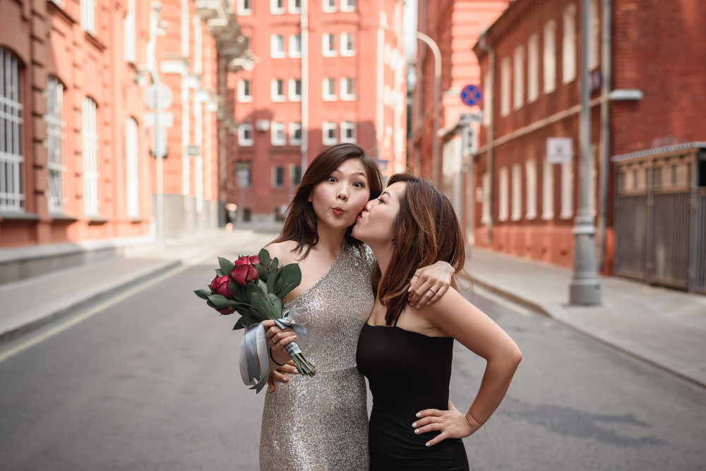 Девичник. Одинаковые платья подружек невесты.