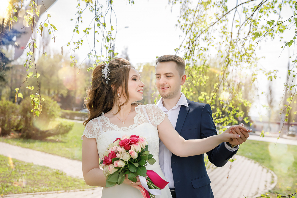 Свадебная прогулка, жених и невеста, Липецк. Фотограф Галина Шляховая.