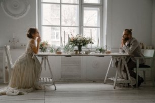 Постановочная свадебная свадебная фотосессия