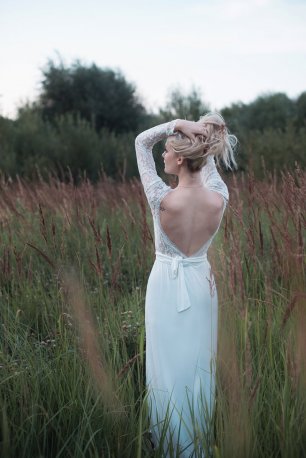 Платье невесты с открытой спинкой