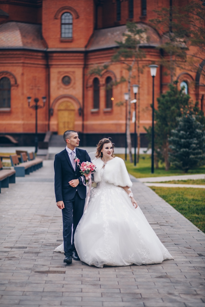 Свадебный фотограф в Волгограде Андрей Данцев. Услуги профессионального фотографа по доступной цене.