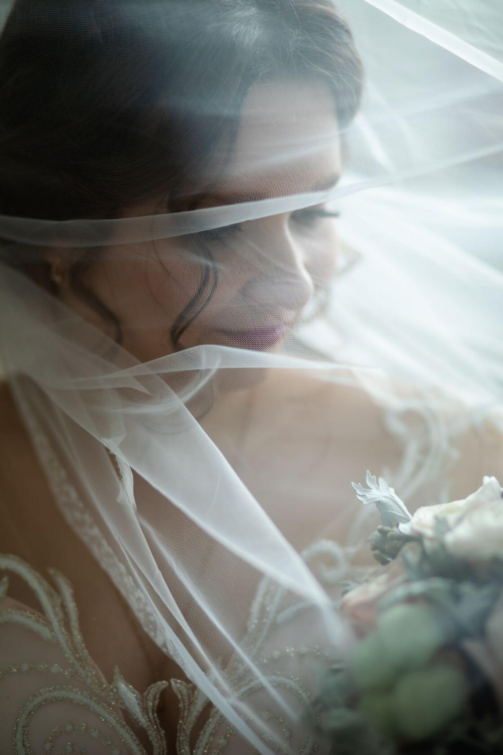 Фотограф на свадьбу в Волгограде. Художественные фото Вашей свадьбы по доступной цене.