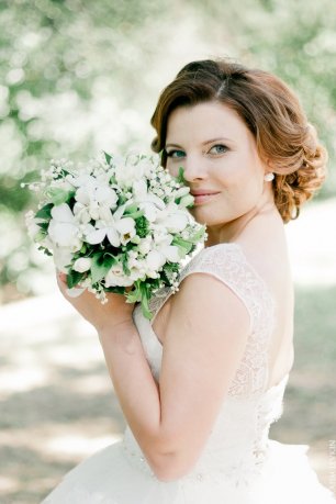 Букет с белыми цветами