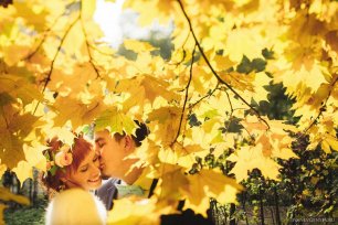 фотосессия молодоженов осенью