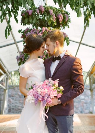 Букет невесты распущенной формы