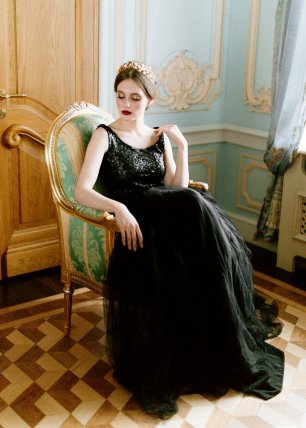 Элегантный черный в образе невесты