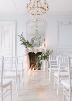 Оформление места регистрации в светлом лофте