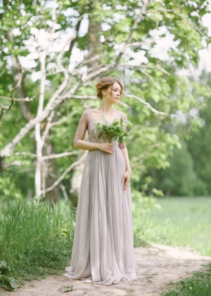 Платье невесты в серой гамме