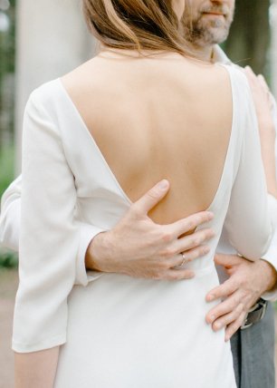 Свадебное платье с открытой спинкой