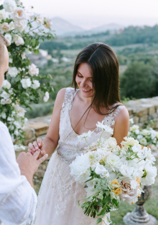 свадебные прически для длинных волос,  прямой пробор без объёма, фотограф ЛУИЗА СМИРНОВА