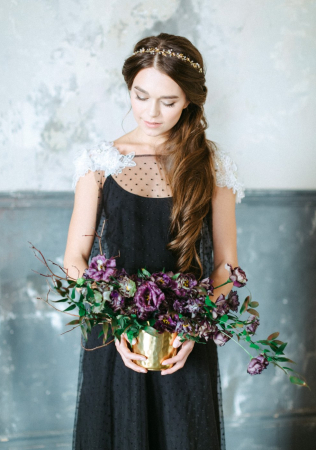 свадебный букет в темных тонах, фотограф ЛУИЗА СМИРНОВА