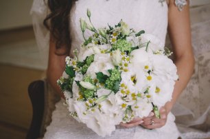 Белый свадебный букет невесты