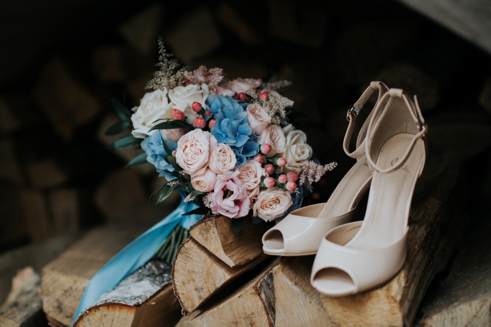 Свадебный букет и туфли