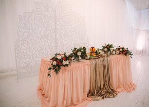 Декор стола молодых