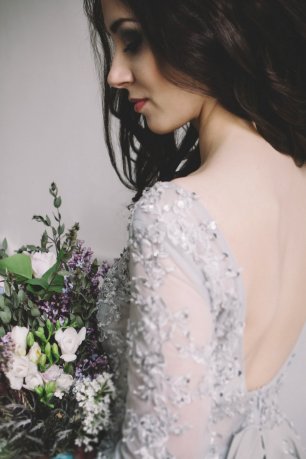 Платье невест, украшенные большими камнями