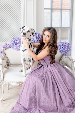 Фотосессия с долматинцем в шикарном платье