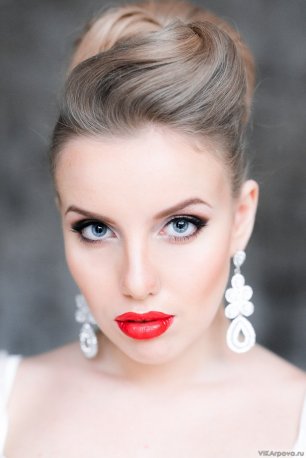 Портрет невесты с ярким макияжем