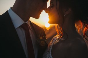 Вечерняя прогулка жениха и невесты