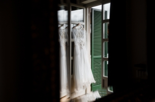 Легкое свадебное платье с рукавами