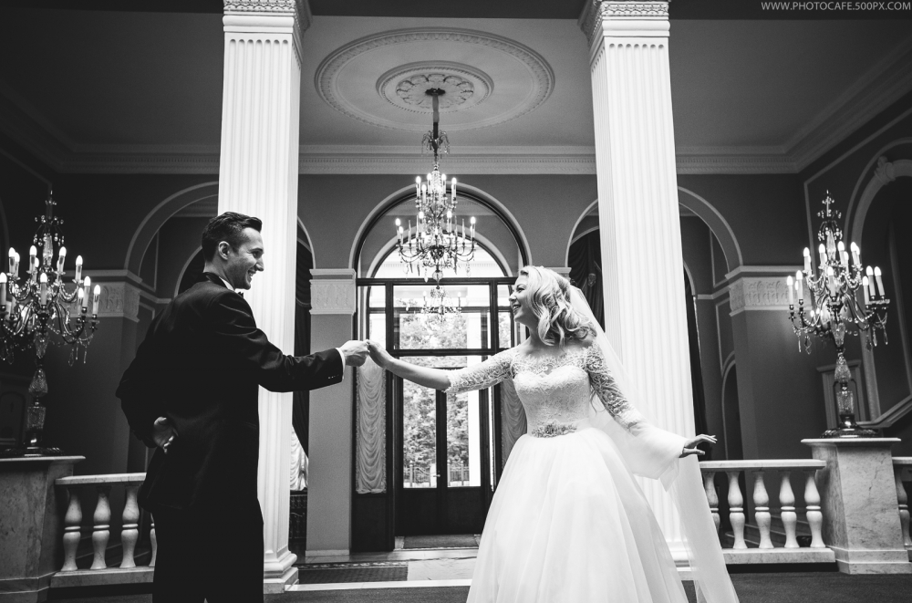 
Свадебный & lovestory фотограф в Минске и Москве.

Создаю волшебные, солнечные и жизнерадостные моменты жизни вместе с вами :)

Тел/Viber/WhatsApp: +375 29 649-10-31 

http://antonkuznetsov.pro 