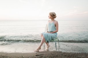 Красивая предсвадебная съемка на берегу моря