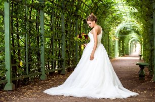 Свадебное платье с пышной юбкой