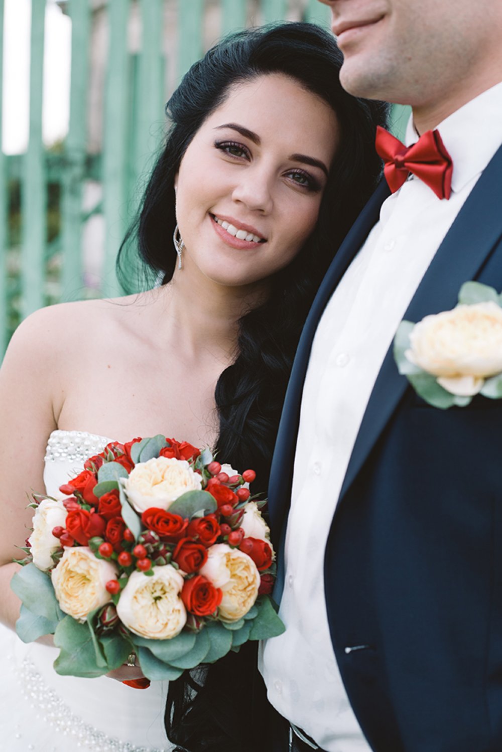 Букет из красных роз на свадьбу
