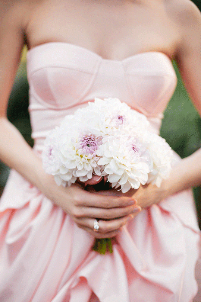 Букет невесты с хризантемами