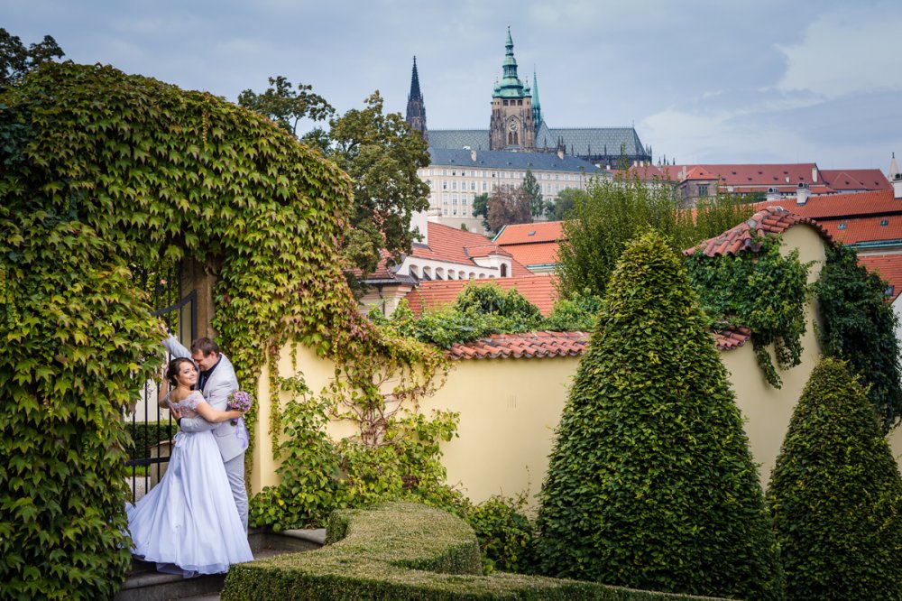 Свадьба в Праге, Вртбовский сад, свадебный фотограф в Праге Роман Лутков