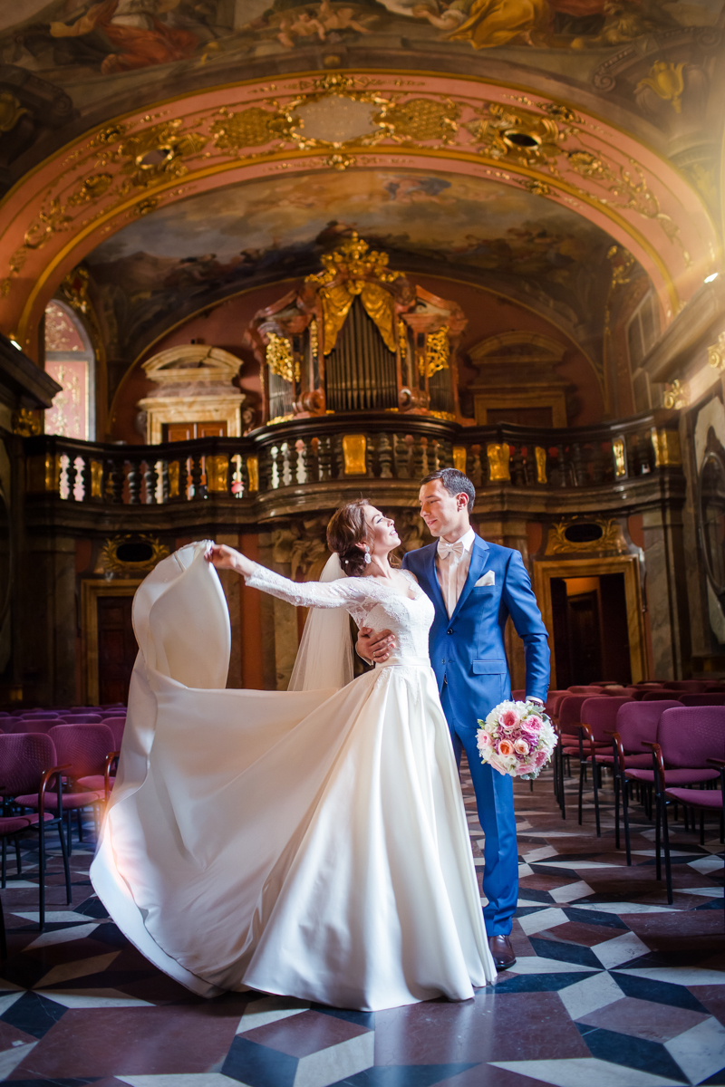 Свадебная фотосессия в Клементинуме в Праге, Чехия