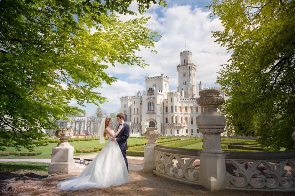 Свадебная фотосессия в Глубоке над Влтавой, самом сказочном замке Чехии для свадьбы
