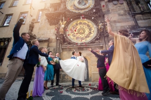 Свадебная фотосессия в Праге на Староместской площади