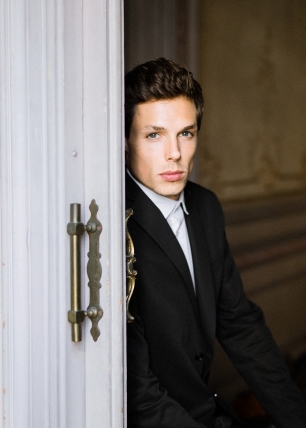 Классический костюм жениха