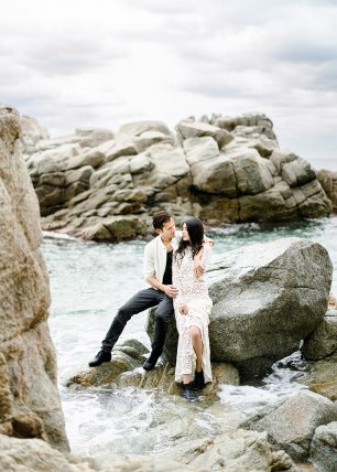 Романтическая прогулка по берегу моря