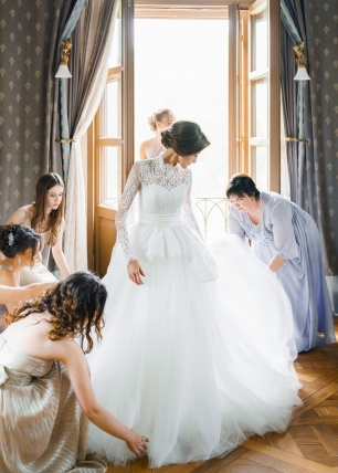 Сборы невесты с подружками и мамой