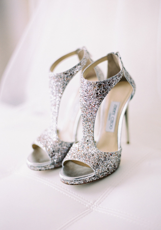 блестящие свадебные туфли, фотограф АНТОНОВА КСЕНИЯ