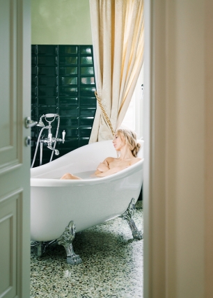 Утро невесты в ванной