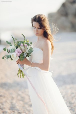 Букет невесты с нежными пионами