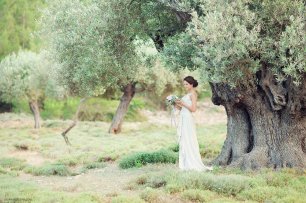 Нежная невесты на прогулке