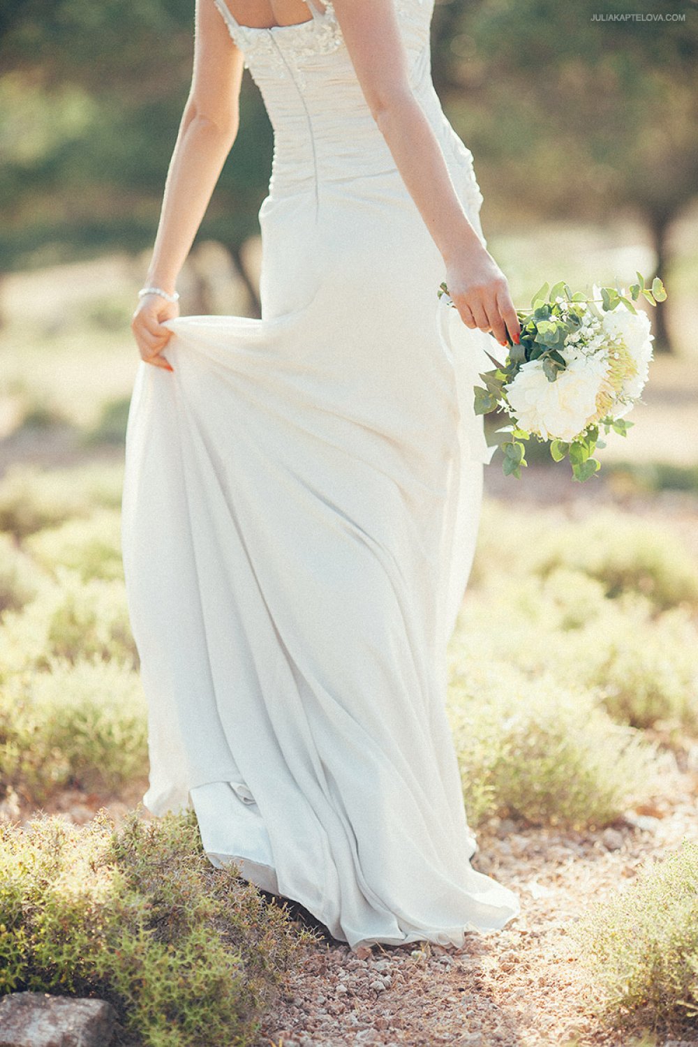 Платье невесты из легких тканей