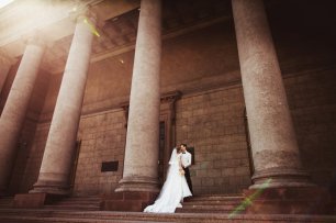 Фотосессия на фоне красивой архитектуры