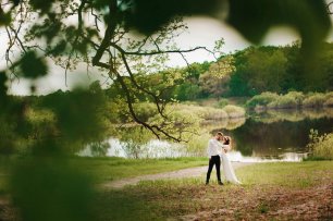 Свадьба у озера