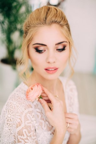 Перламутровый свадебный макияж