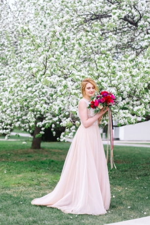 Прогулка в цветущем саду