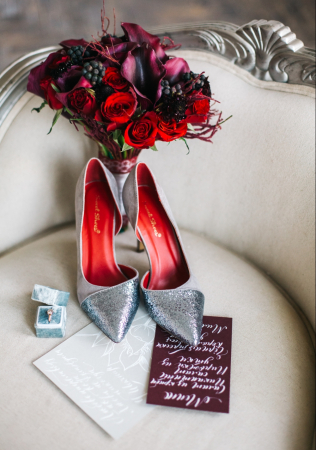 блестящие свадебные туфли, фотограф КСЕНИЯ ДЕЙЧ