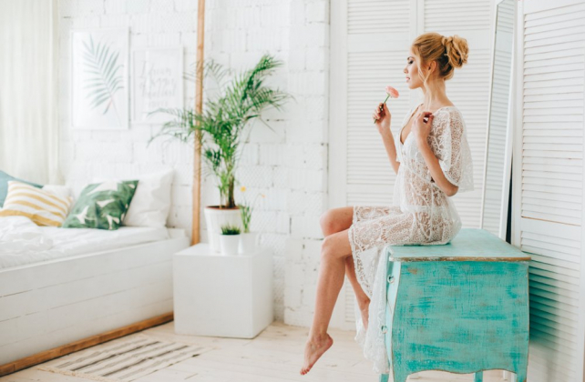 утро невесты в отеле, невеста в кружевном пеньюаре, фотограф КСЕНИЯ ДЕЙЧ