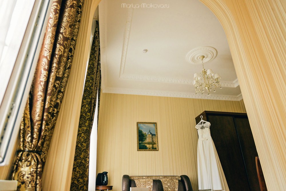 фотограф Нижний Новгород, свадебная съёмка, свадебное платье, сборы невесты в отеле, утро невесты