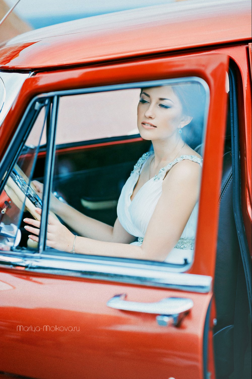 фотограф Нижний Новгород, свадебная съёмка, образ невесты, свадебная прогулка, ретро машины