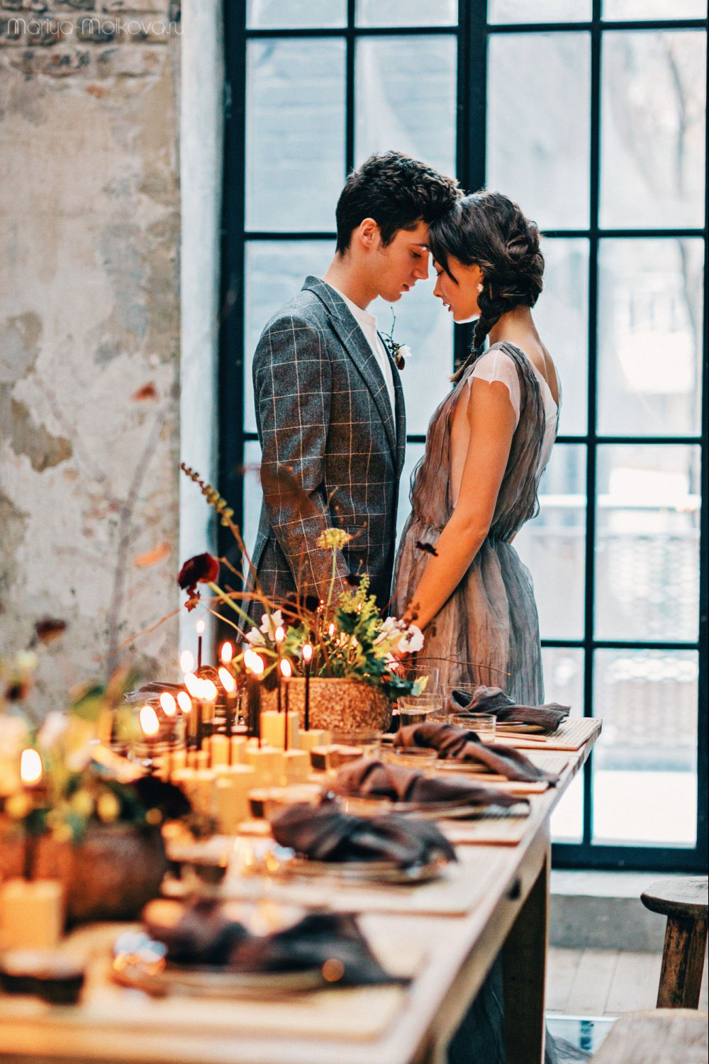 фотограф Нижний Новгород, стилизованная свадебная съёмка, студийная фотосессия, декор стола, свечи в декоре, образ невесты, образ жениха